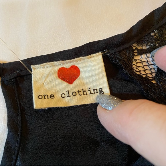 One Clothing Lace sleeve tunic top with keyhole neckline in back - Picture 2 of 9